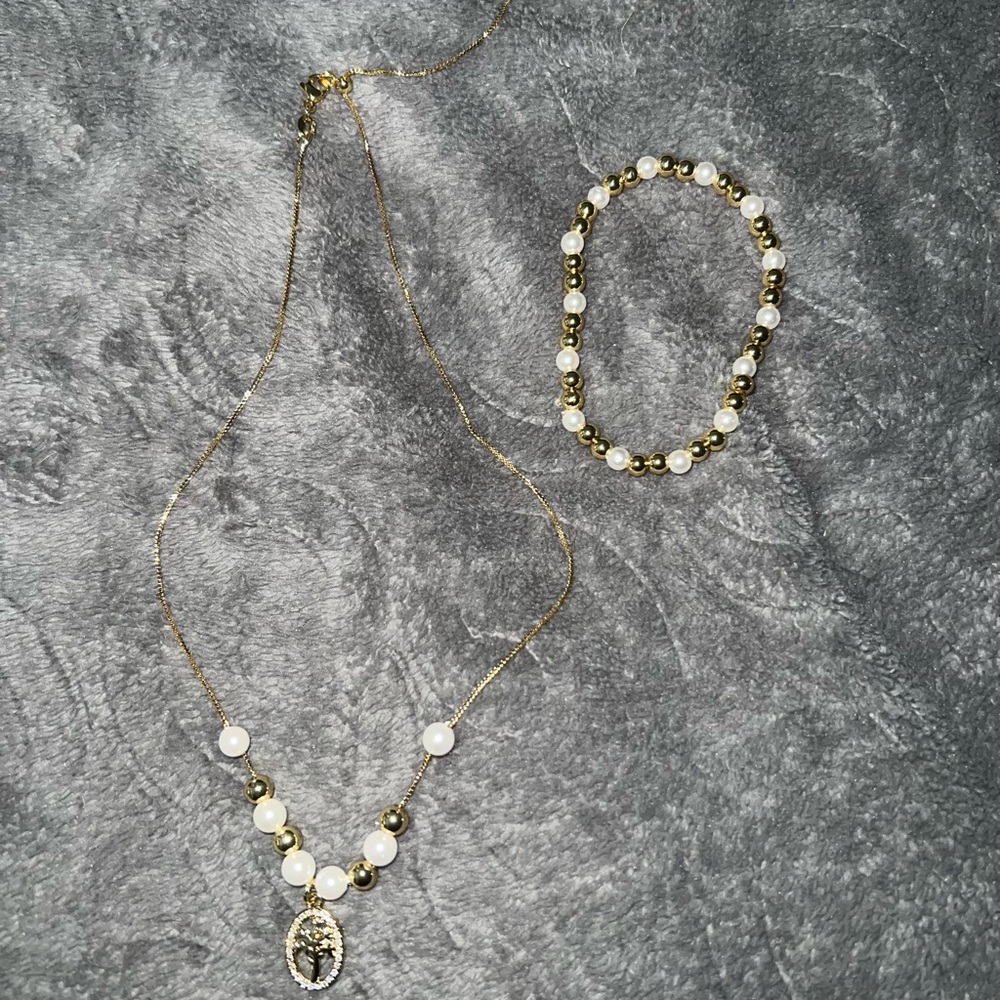 Brand New 18k Gold Tree of Life Necklace and bracelet set